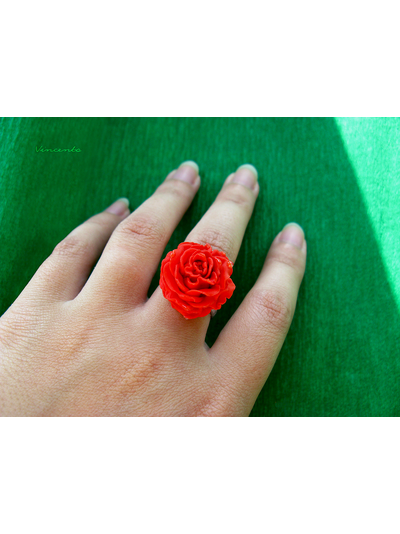 Летнее кольцо в виде алой розы - "Волшебная роза с капельками росы"
