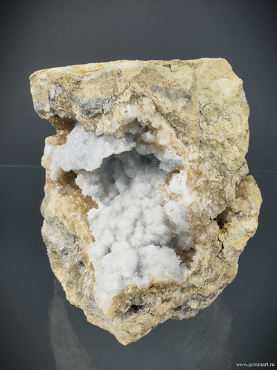 Целестин  и кальцит. Дагестан. Россия. 80*80*70мм