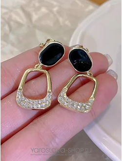 Модель : АЛ-333.Клипсы с черным камнем и стразами
