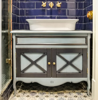 Тумба с деревянной столешницей под накладную мойку.