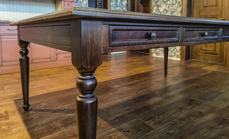 Большой стол обеденный из дуба с 8 ящиками.