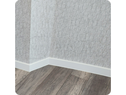 Плинтус ХДФ Dollken Cubu Flex Life 100мм Х 2,5 м 1013/5012 Белый в интерьере 5