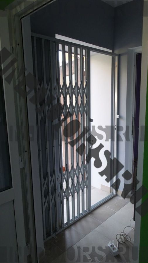 Раздвижные решетки для магазинов 22