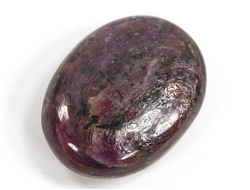 Корунд красный (рубин), полировка плоская (светится в УФ), Мьянма (31*23*11 мм, 21 г) №35654