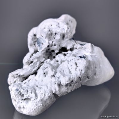 Кахолонг с корочкой кенияита. Южный Урал. Россия. 140*90*100мм