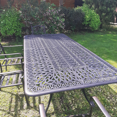 Стол из литого алюминия на 10 персон