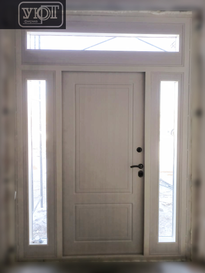 №37. входная дверь с фрамугами.