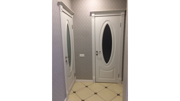 Модель: Версаль
Цвет: Белый Основной
Стекло: мателюкс
Наличник: капитель № 3