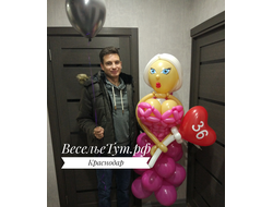 Девушка из шаров с сердцем