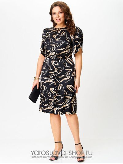 Женское платье прямого силуэта с абстрактным принтом