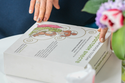 Методическое пособие «Вырастаем вместе». И. Андрейченко, М.Соковнина (коробка с карточками и книга)