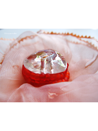 Брошь-цветок из органзы "Сердце в подарок"