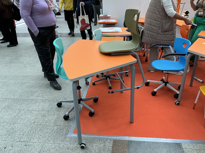 Стол фигурный лекционный (Трапеция)