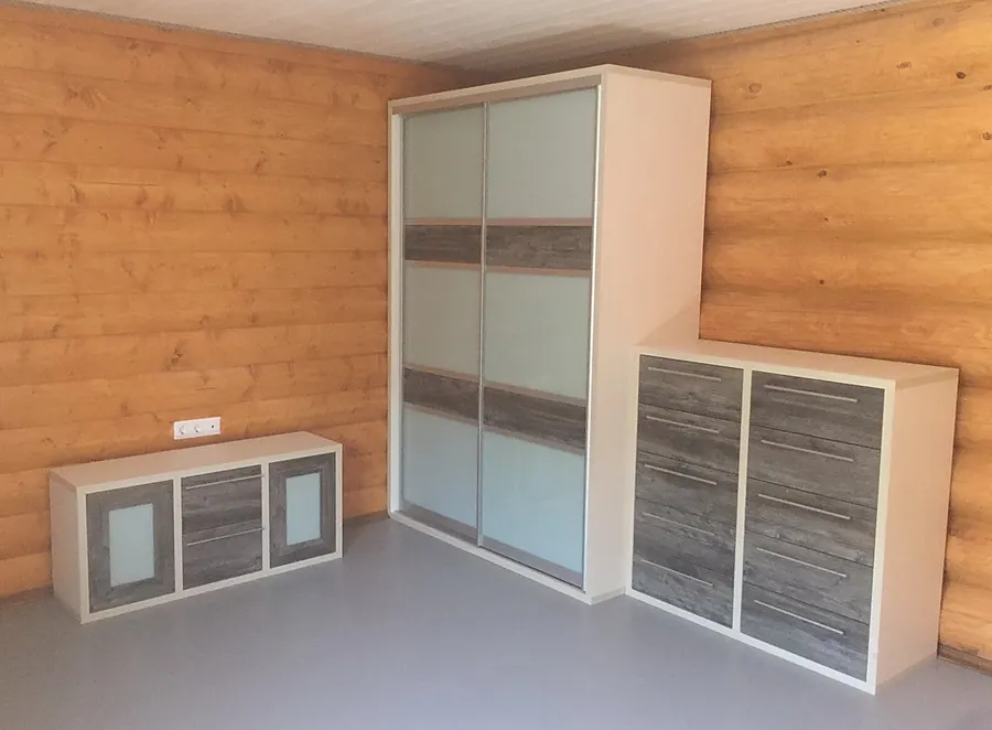 066 Шкаф-купе и комоды