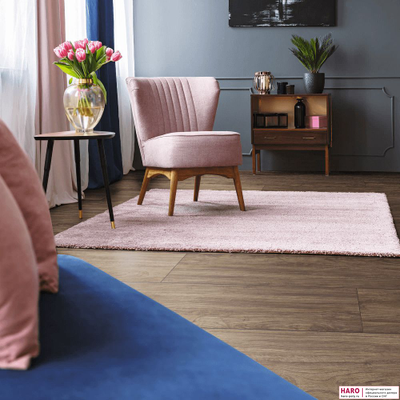 Дизайнерский пол Disano Classic Aqua Орех 543713 в интерьере комнаты