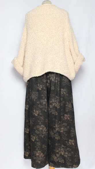 БРЮКИ-ЮБКА джинс-гобелен "БЕЗ КАРМАНОВ" размвтые цветы черные, синие р.46-54