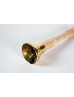 Колокольчик с деревянной ручкой