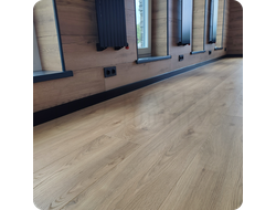 Плинтус ХДФ Dollken Cubu Flex Life 60мм Х 2,5 м 0110/1144 Чёрный в интерьере 6