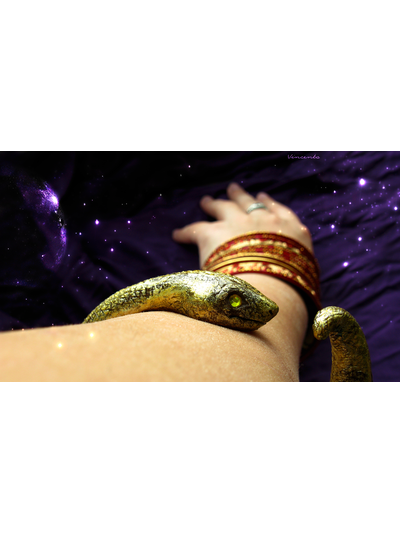 Золотая змейка. Браслет в виде змеи из полимерной глины