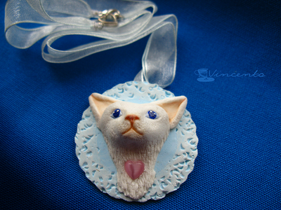 Кошечка Шебби. Авторская подвеска в стиле шебби-шик из полимерной глины