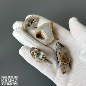 Агат половинка срез, размер в ассортименте, цена за штуку