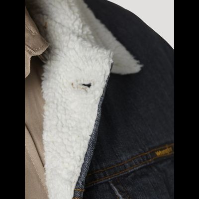 Куртка Wrangler® Western Sherpa Lined Denim Trucker Jacket