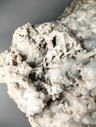 Датолит, друза кристаллов с кристаллами кварца. Россия. 440*400*150мм