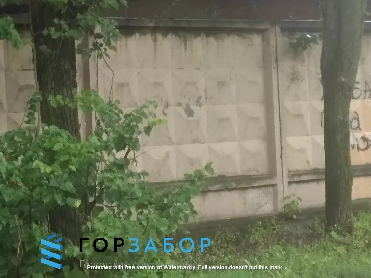 Забор из бетонных плит с установкой