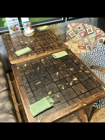 стол из квадратных спилов сосны