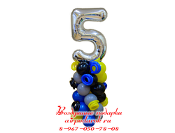 Композиция с серебряной фольгированной цифрой 5. Выполнена в расцветках Бэтмэна