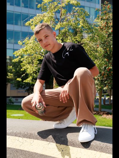 Оверсайз футболка с плотной вышивкой