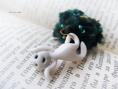 "Волшебный Кодама" - миниатюрная брошь в стиле Миядзаки