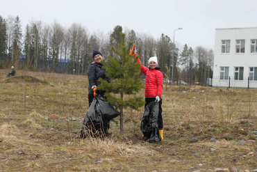 Уборка территории около детского сада