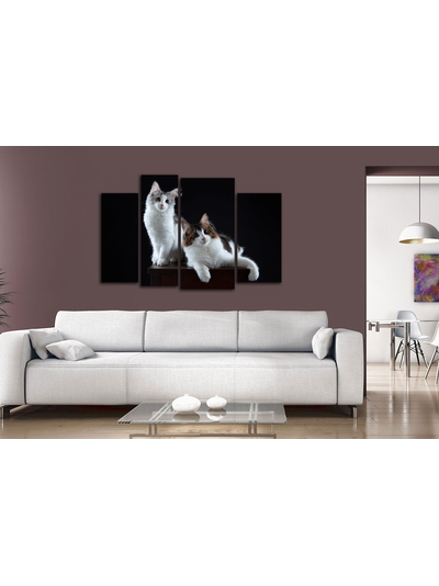 Модульная картина "Статуэтки на тумбочке"