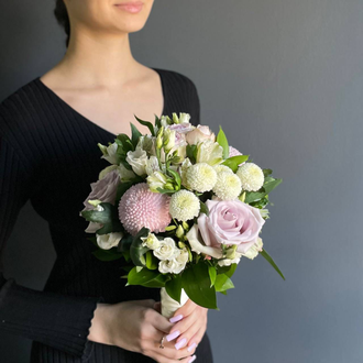 БУКЕТ НЕВЕСТЫ В НЕЖНО-СИРЕНЕВЫХ ТОНАХ С СОРТОВОЙ ХРИЗАНТЕМОЙ - (АРТ. Н18)