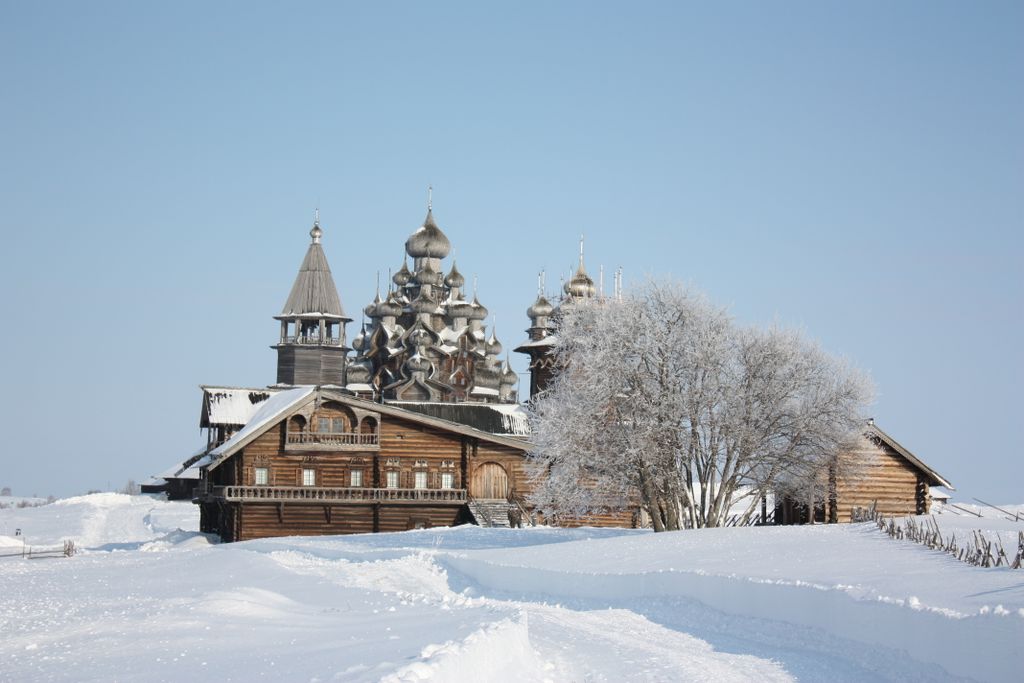 Кижи экскурсия. Кижи как добраться зимой. Кижи как добраться зимой. Кижи музей-заповедник. Остров кижи зимой.