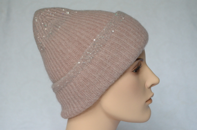 rozovaya-shapka-s-otvorotom-i-payetkami-vizio-italiya-6939-cry