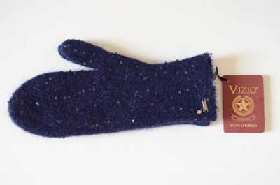 Вязаные синие варежки с пайетками Италия Vizio 1042 MU