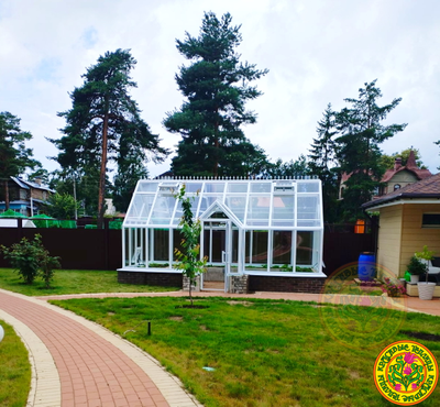 Базовая комплектация теплицы в английском стиле с холлом из стекала и алюминия ЕЛИЗАВЕТА 6000 х 3000 мм