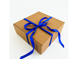 Подарочная коробка GILEV 32х32х12см с наполнителем и синей лентой