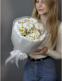 Маленький букет комплимент хризантема с ромашкой