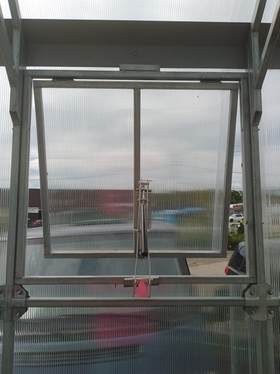 Форточка для теплицы с прямыми стенками