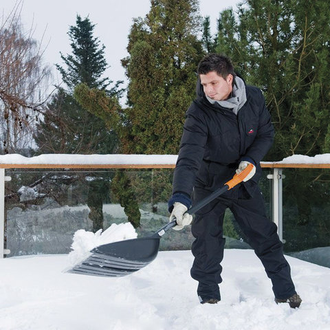 Лопата снегоуборочная FISKARS, пластик, 38х35,5 см, высота 133 см, алюминиевая кромка, деревянный черенок, 1026794