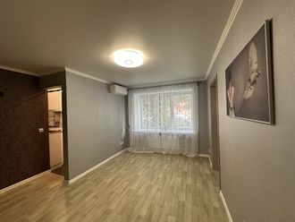 2-к б/у квартира, 39,6 кв.м., ул. Ефремова, д.19, 1/4 этаж.