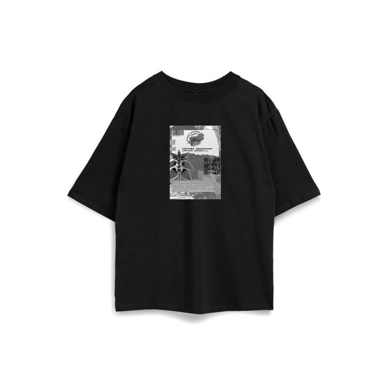 Футболка с брендированной нашивкой