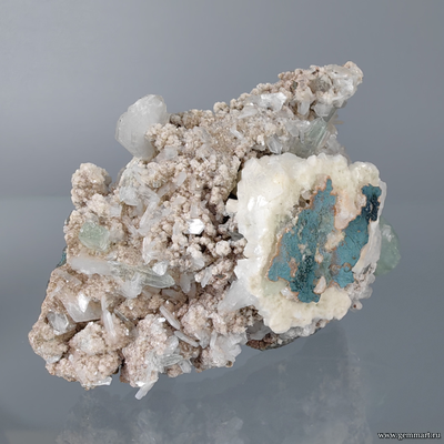 Апофиллит светло зеленый на стильбите. Индия. 85*60*40мм