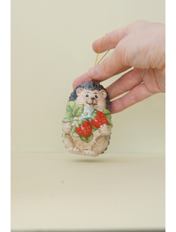 Ежик с земляникой