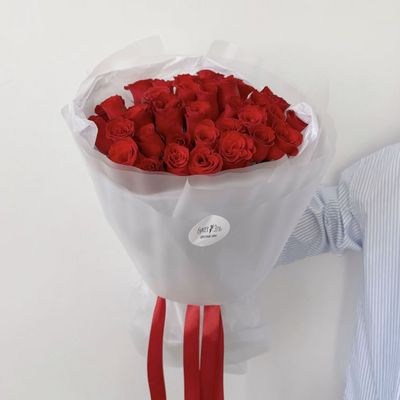 35 красных роз