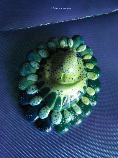 Мордонос из Сада Чудес. Необычная брошь-цветок из термоглины