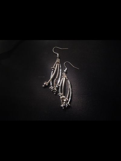 "Ледяные веточки", длинные серьги из бисера и бусин